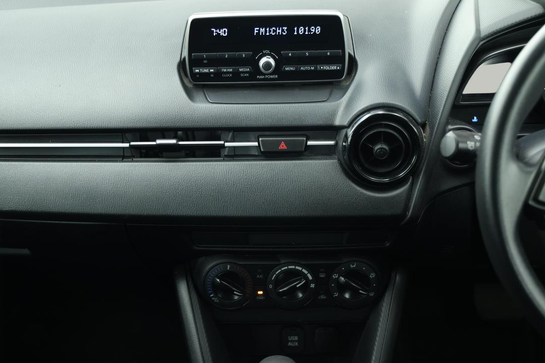 2017 Mazda CX-3 Neo (FWD), Automatic, 132185 km, Center Console