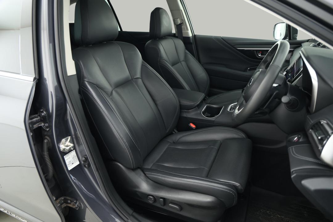 2022 Subaru Outback AWD Touring, Automatic, 52045 km, Right Side Front Door Cabin View