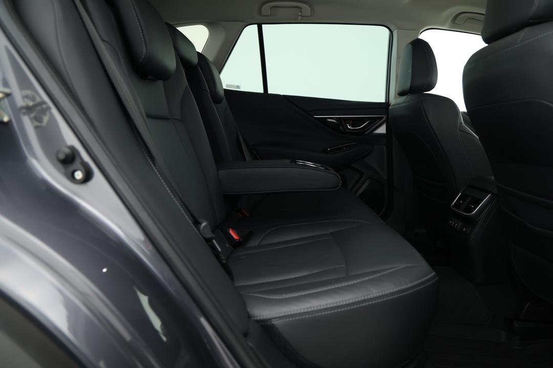 2022 Subaru Outback AWD Touring, Automatic, 52045 km, Right Side Rear Door Cabin View