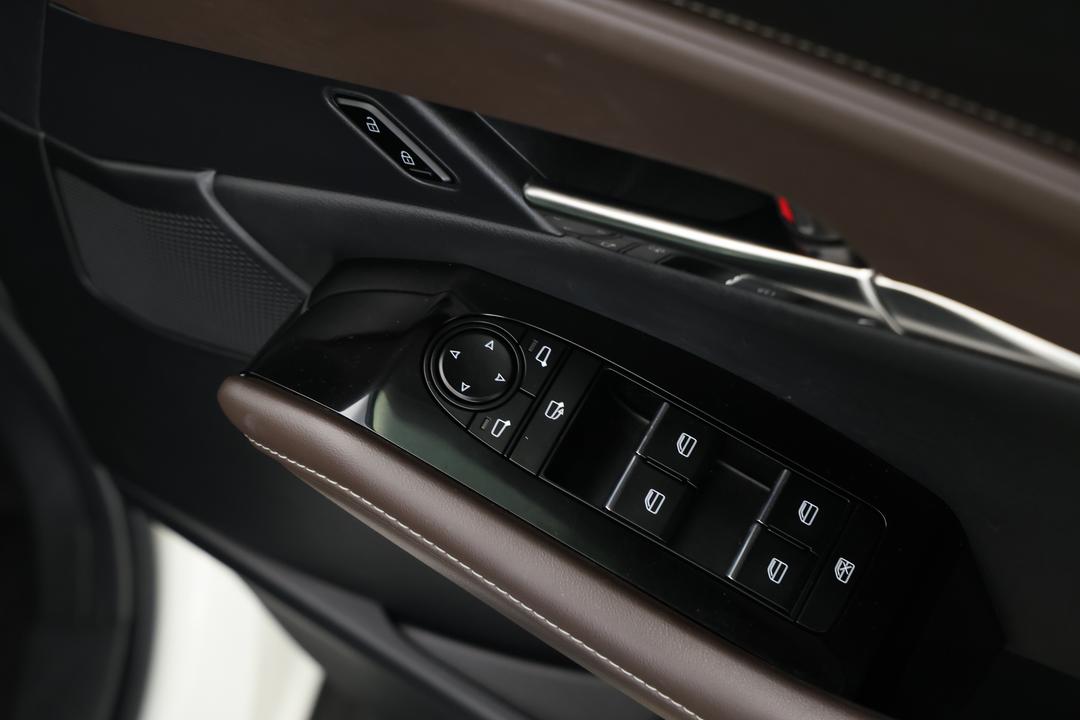 2022 Mazda CX-30 G25 Touring (AWD), Automatic, 37869 km, Drivers Side Door Panel Controls