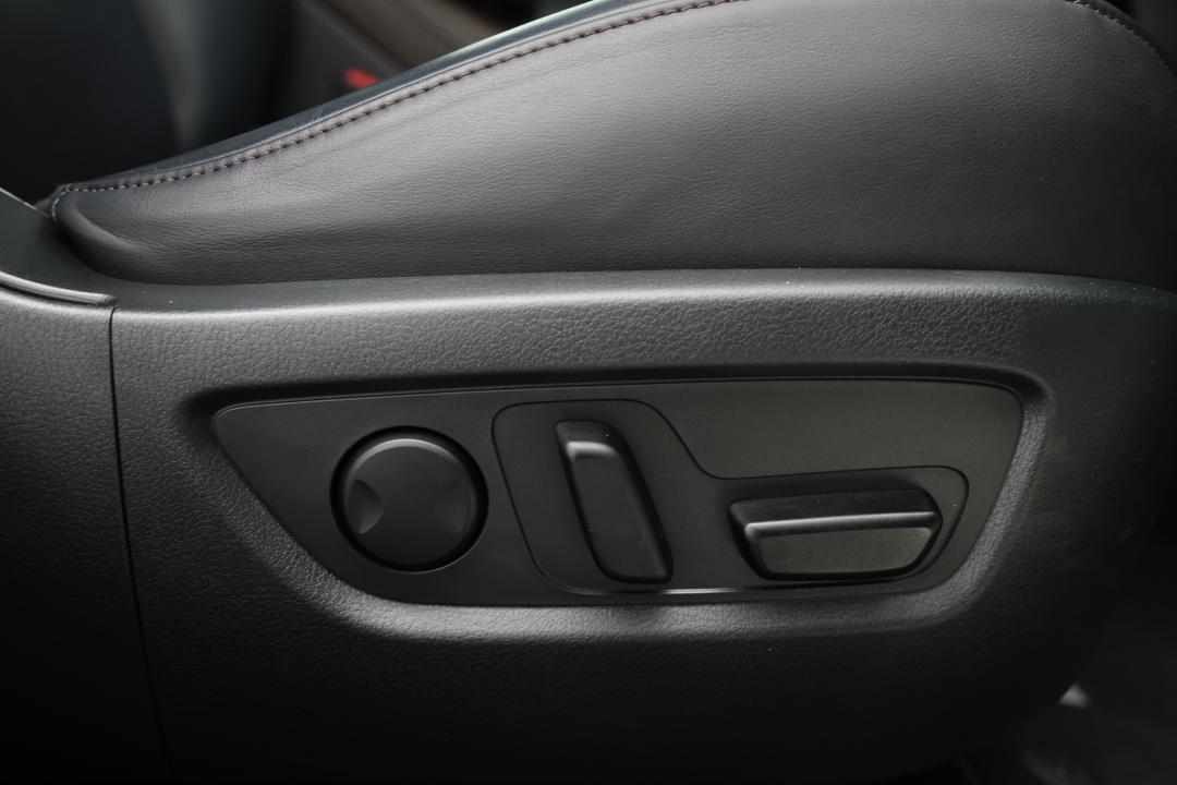 2022 Mazda CX-30 G25 Touring (AWD), Automatic, 37869 km, Drivers Side Adjustment Panel