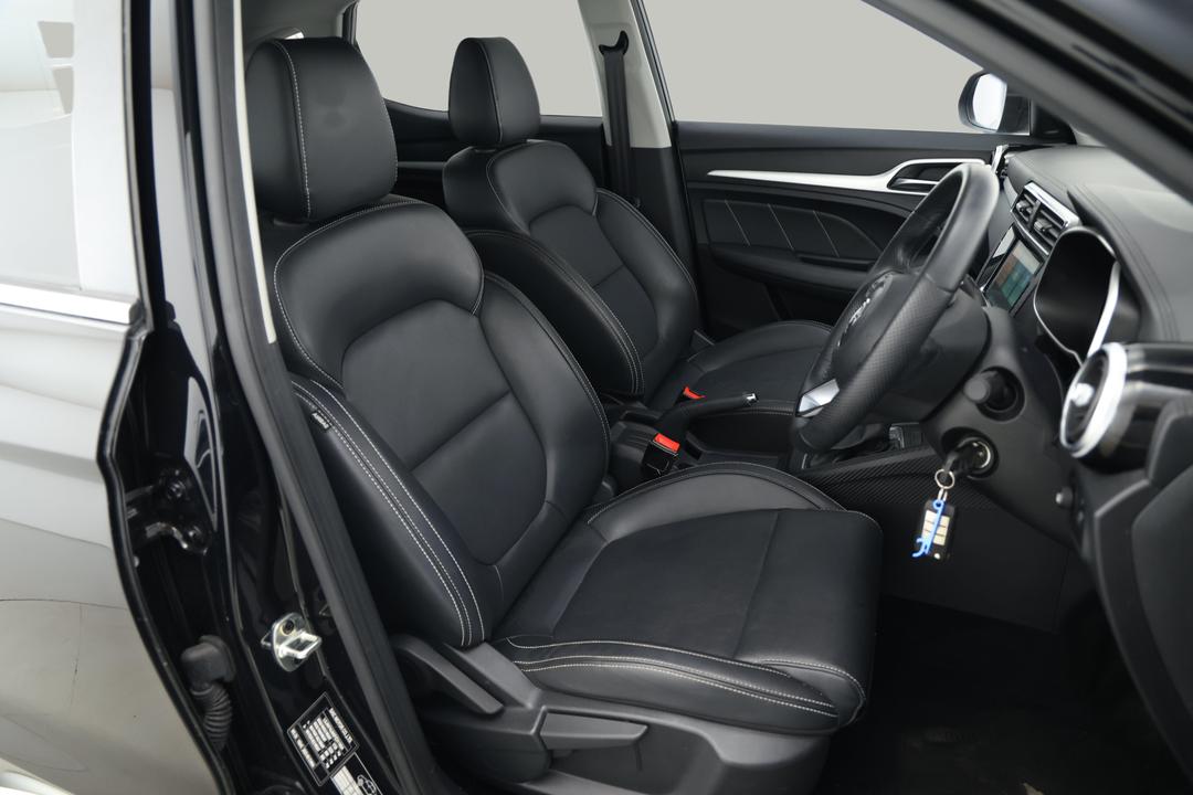 2023 MG ZS Excite, Automatic, 39037 km, Right Side Front Door Cabin View