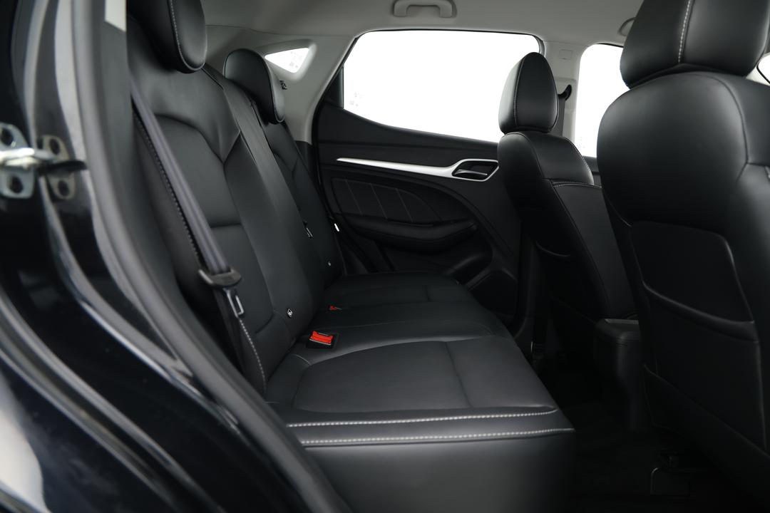 2023 MG ZS Excite, Automatic, 39037 km, Right Side Rear Door Cabin View