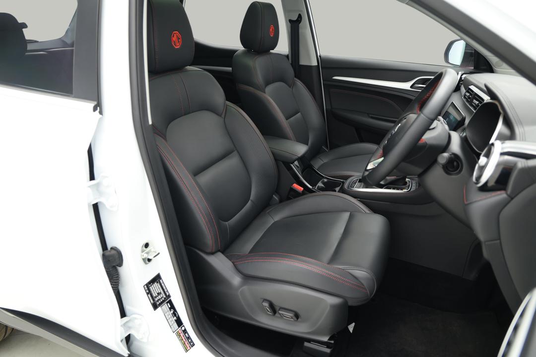 2024 MG Zst Essence, Automatic, 16732 km, Right Side Front Door Cabin View