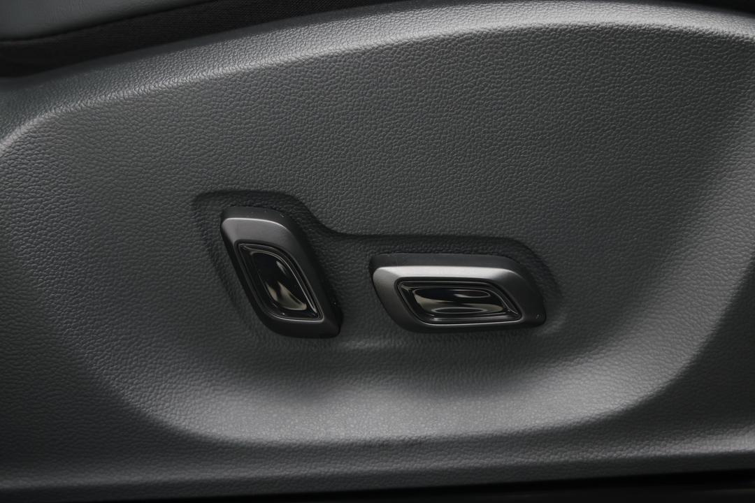 2024 MG Zst Essence, Automatic, 16732 km, Drivers Side Adjustment Panel