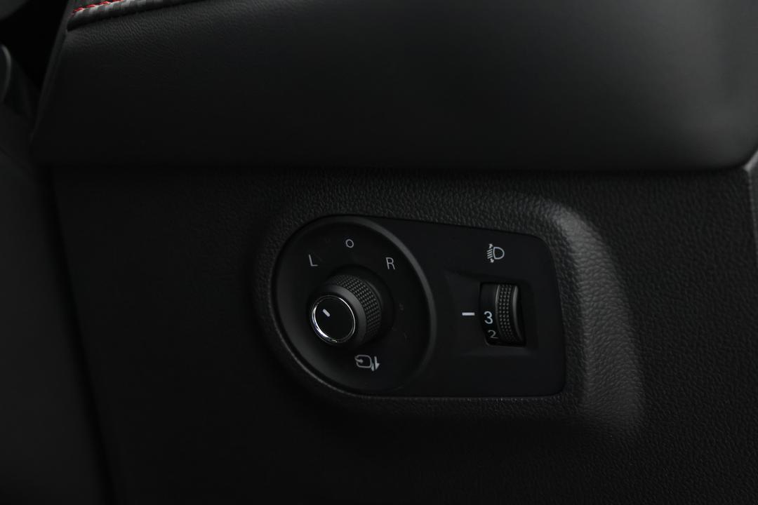 2024 MG Zst Essence, Automatic, 16732 km, Utility Switches/Buttons