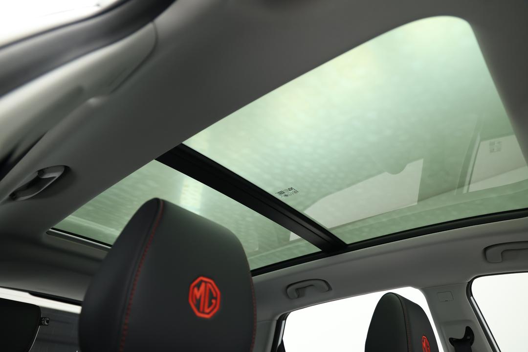 2024 MG Zst Essence, Automatic, 16732 km, Interior Sunroof/Moonroof