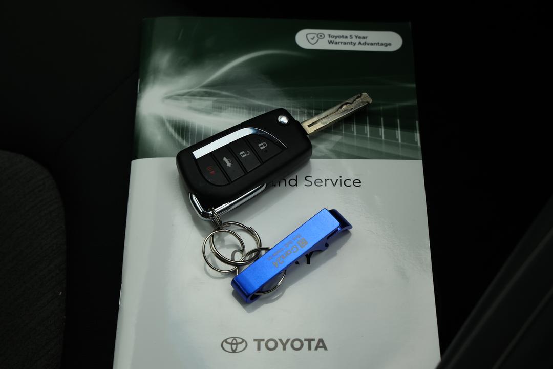 2024 Toyota Camry Ascent, Automatic, 49496 km, Key Close-up