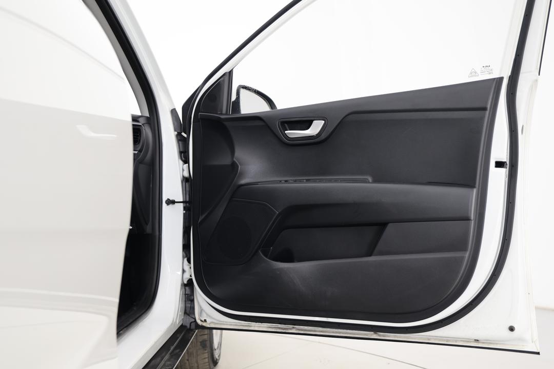 2024 Kia Stonic S, Automatic, 30280 km, Speaker View