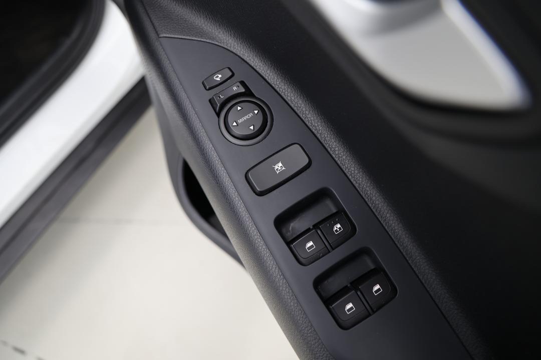 2024 Kia Stonic S, Automatic, 30280 km, Drivers Side Door Panel Controls
