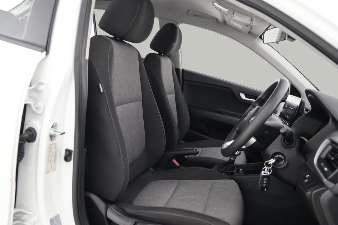 2024 Kia Stonic S, Automatic, 30280 km, Right Side Front Door Cabin View