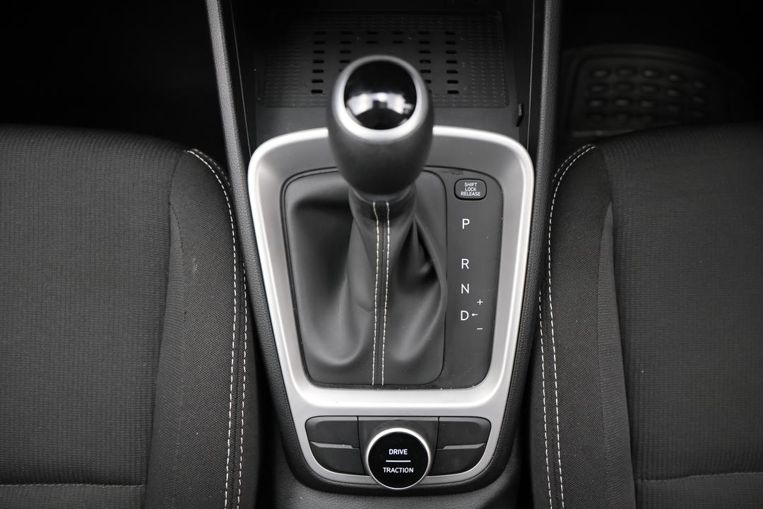 2025 Hyundai Venue Venue, Automatic, 30205 km, Gear Lever 