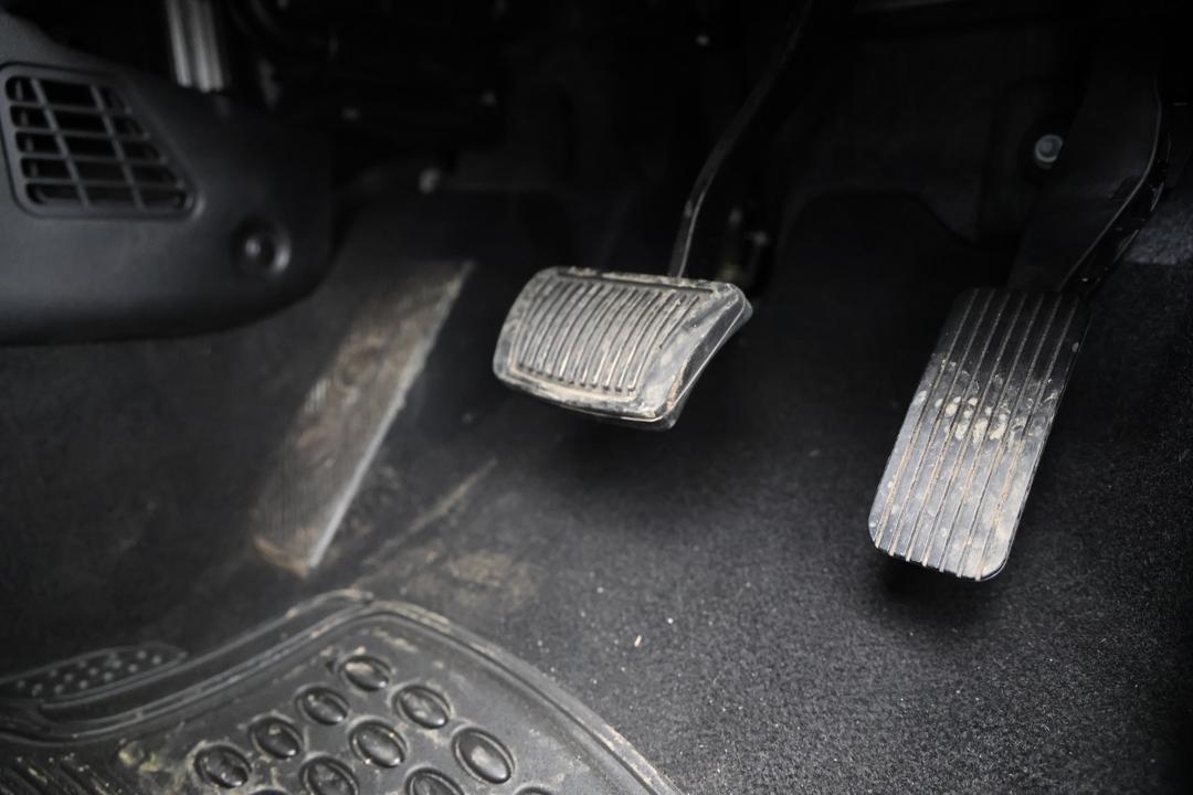 2025 Hyundai Venue Venue, Automatic, 30205 km, Pedals and Footmat