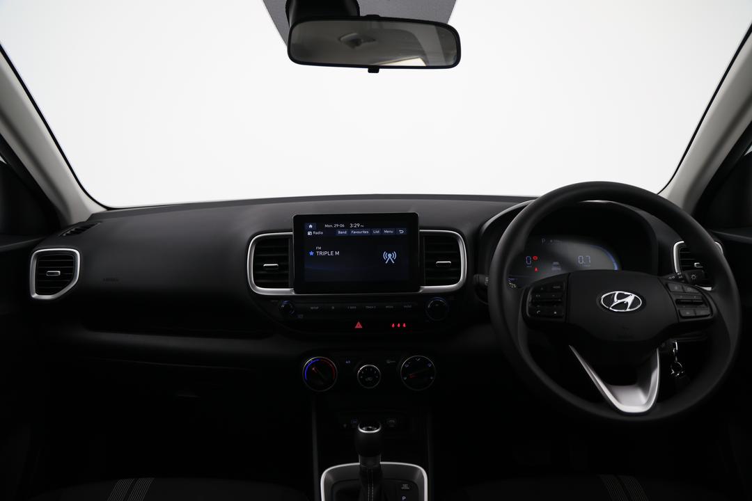 2025 Hyundai Venue Venue, Automatic, 30205 km, Dashboard View
