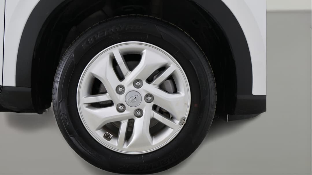2025 Hyundai Venue Venue, Automatic, 30295 km, Right Front Wheel