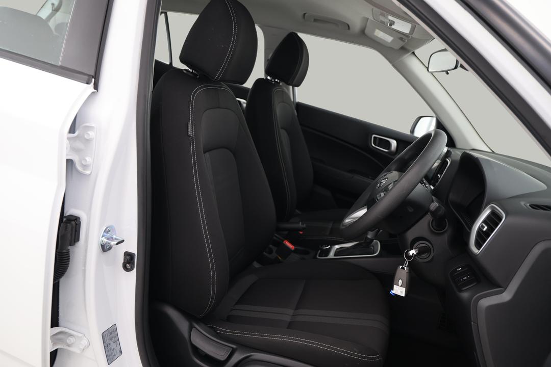 2025 Hyundai Venue Venue, Automatic, 30205 km, Right Side Front Door Cabin View
