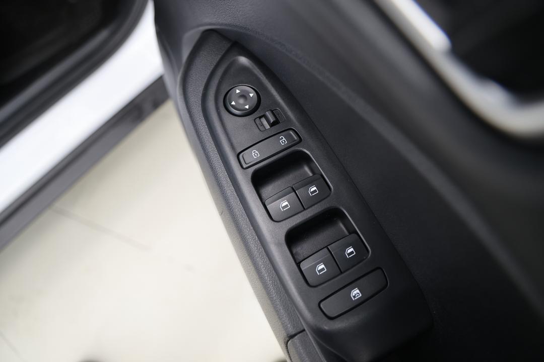 2025 Hyundai Venue Venue, Automatic, 30205 km, Drivers Side Door Panel Controls