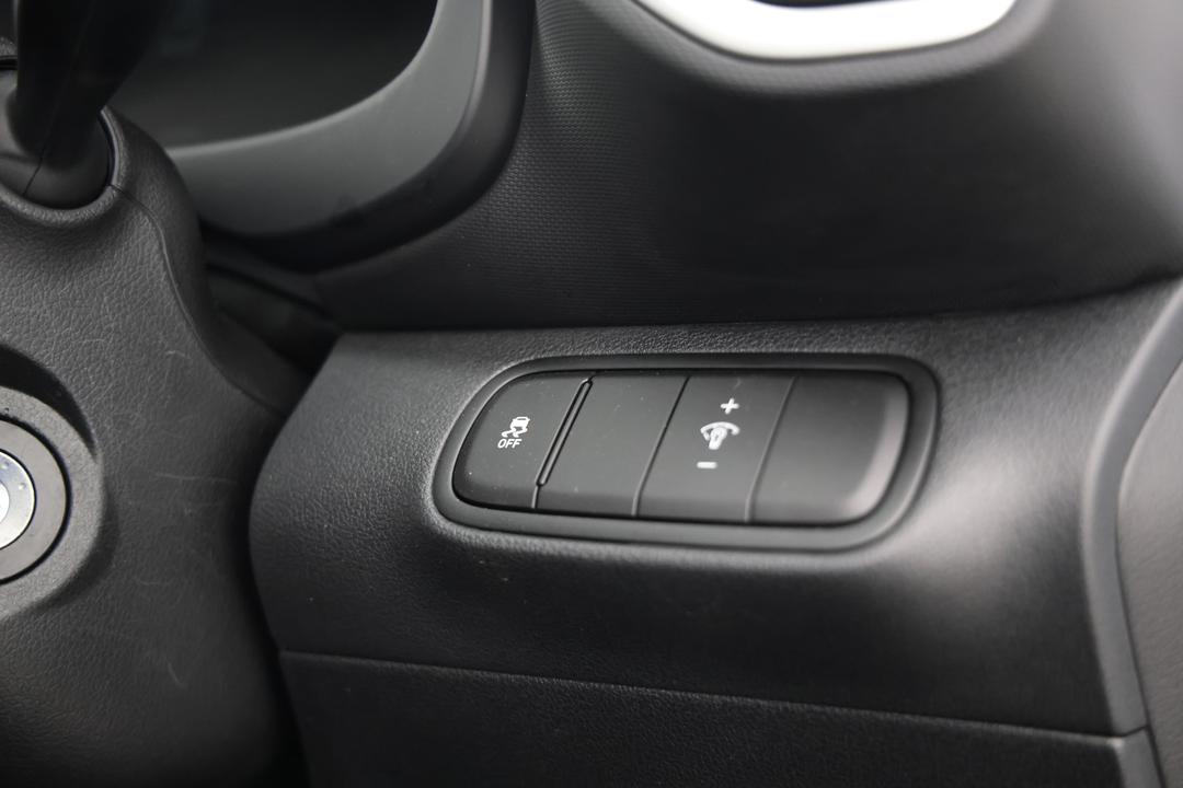 2025 Hyundai Venue Venue, Automatic, 30205 km, Utility Switches/Buttons