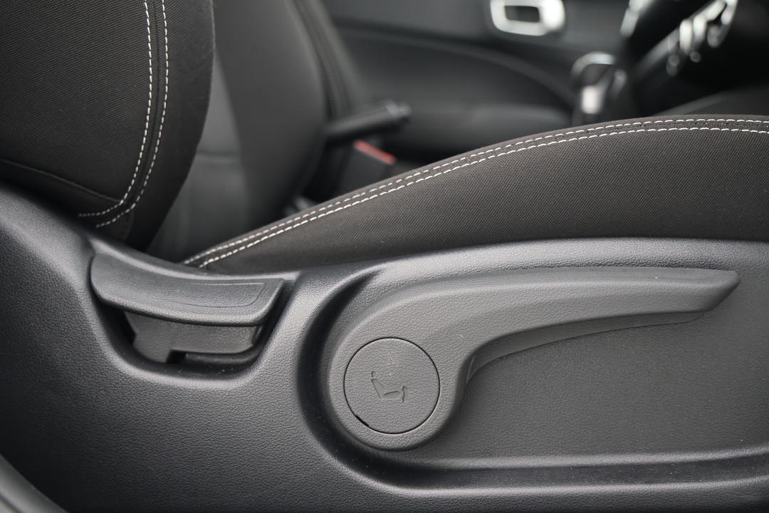 2025 Hyundai Venue Venue, Automatic, 30205 km, Drivers Side Adjustment Panel