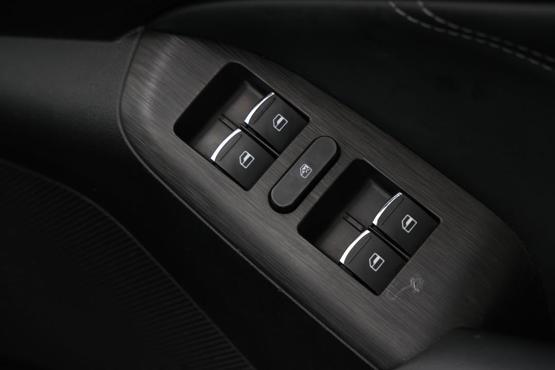 2020 GWM Ute Cannon-l (4x4), Automatic, 92531 km, Drivers Side Door Panel Controls