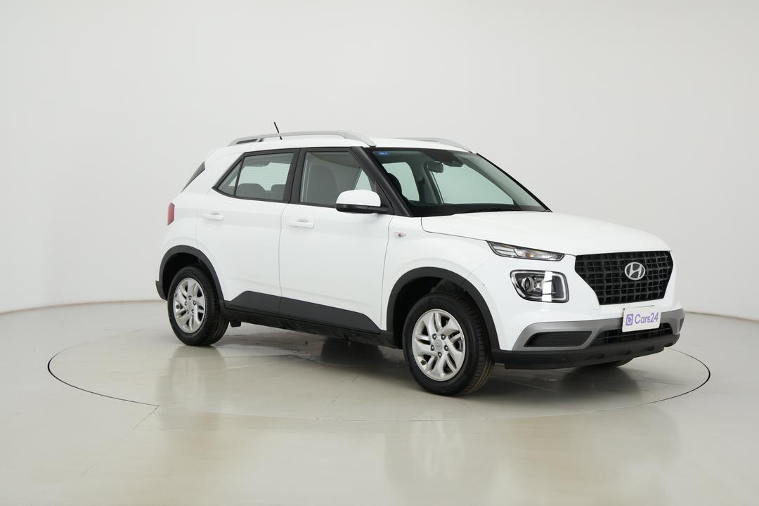 2025 Hyundai Venue -, Automatic, 24105 km, Right Front Diagonal (45- Degree) View