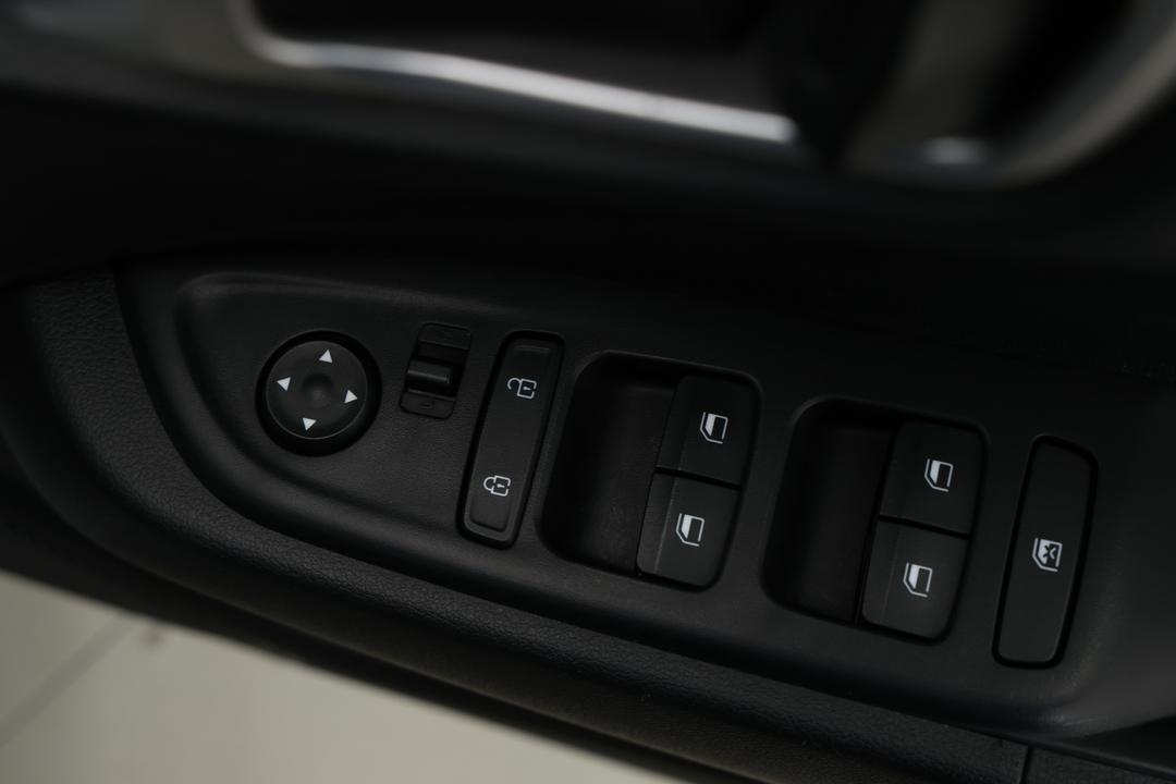 2025 Hyundai Venue -, Automatic, 24105 km, Drivers Side Door Panel Controls