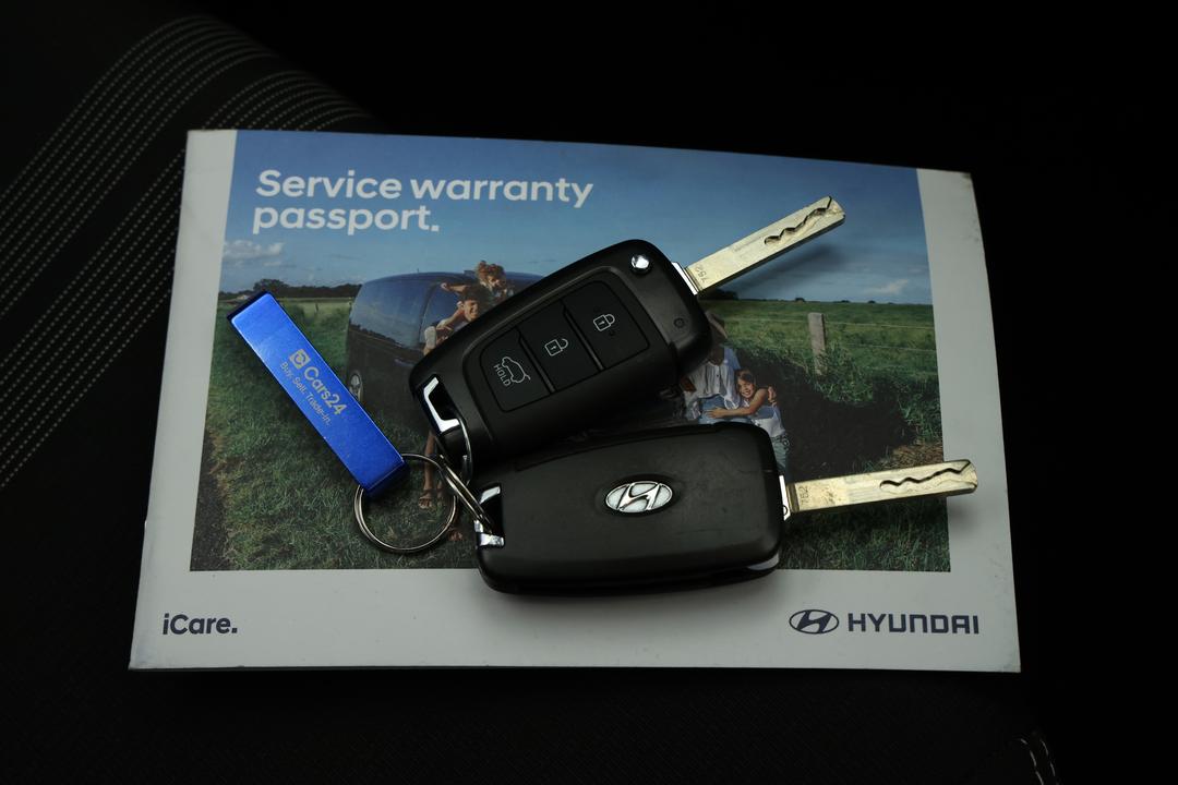 2025 Hyundai Venue -, Automatic, 24105 km, Key Close-up