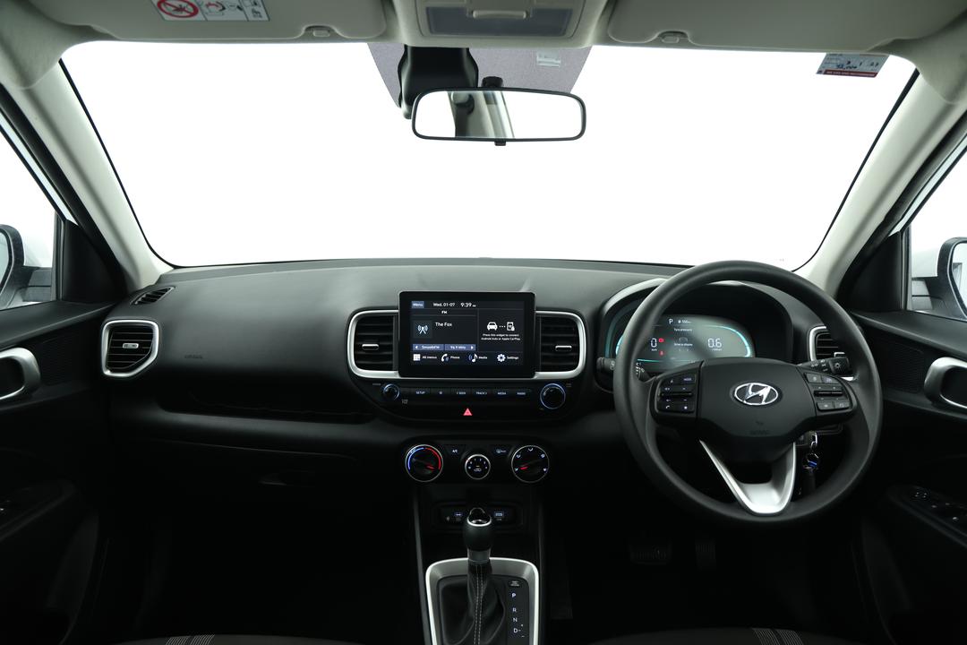 2025 Hyundai Venue -, Automatic, 24105 km, Dashboard View