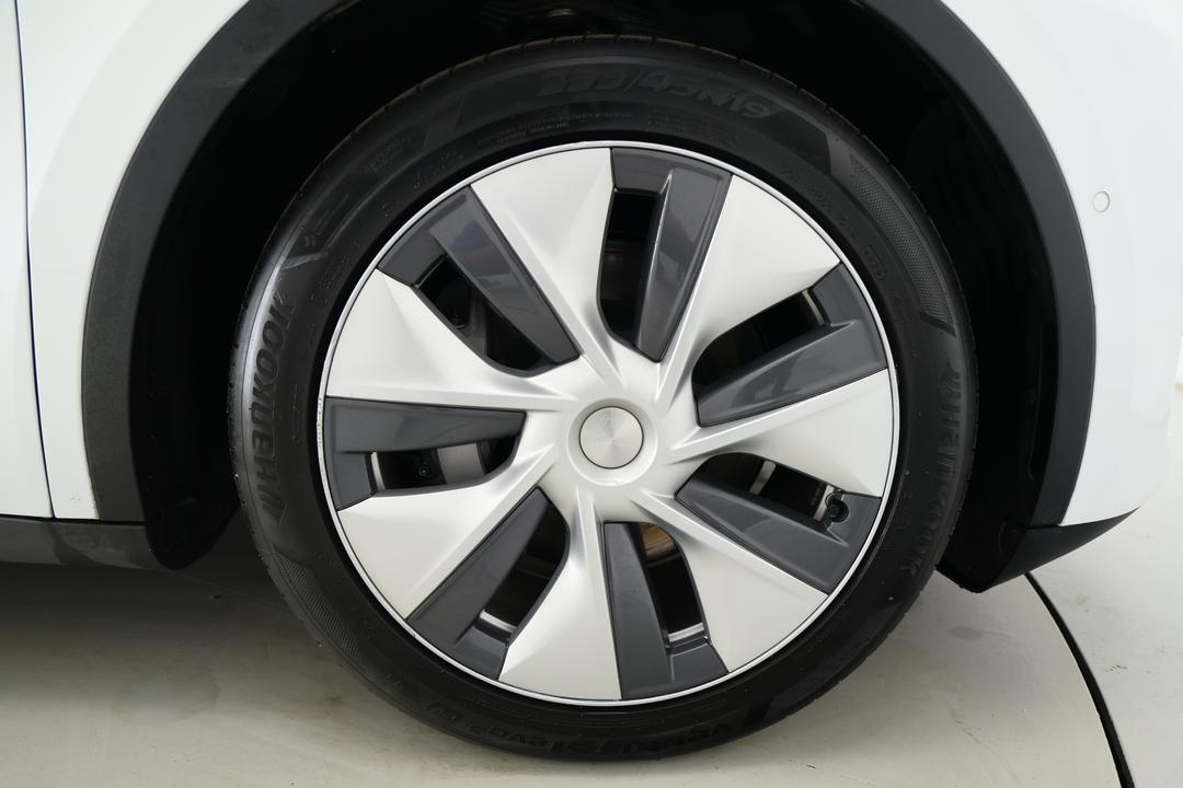 2023 Tesla Model Y Rear-wheel Drive, Automatic, 37272 km, Right Front Wheel