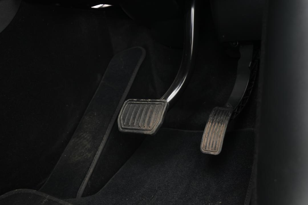 2023 Tesla Model Y Rear-wheel Drive, Automatic, 37272 km, Pedals and Footmat