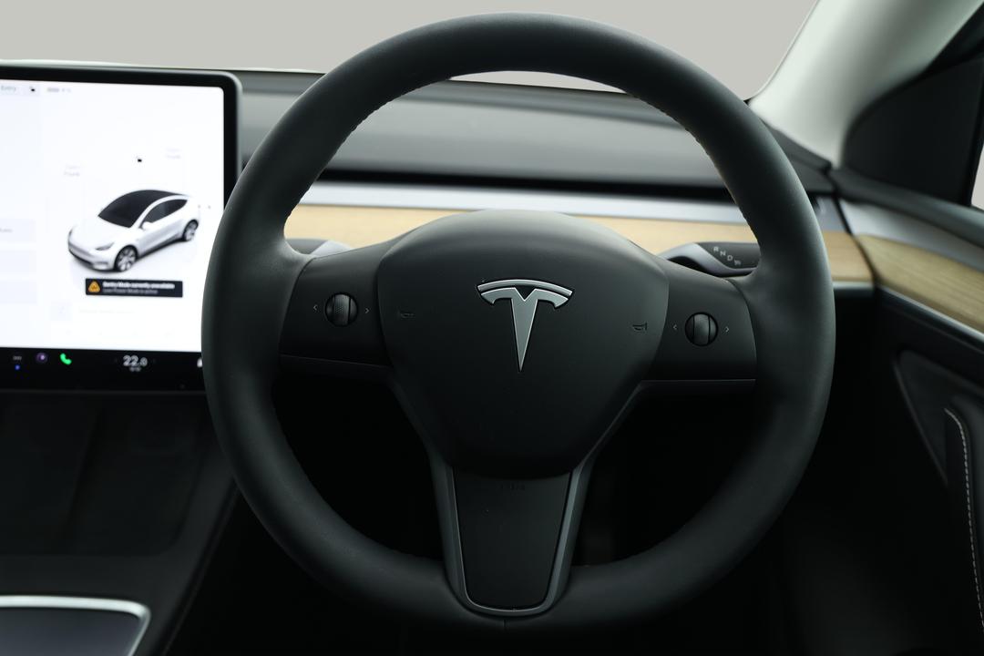 2023 Tesla Model Y Rear-wheel Drive, Automatic, 37272 km, Steering Wheel Close-up