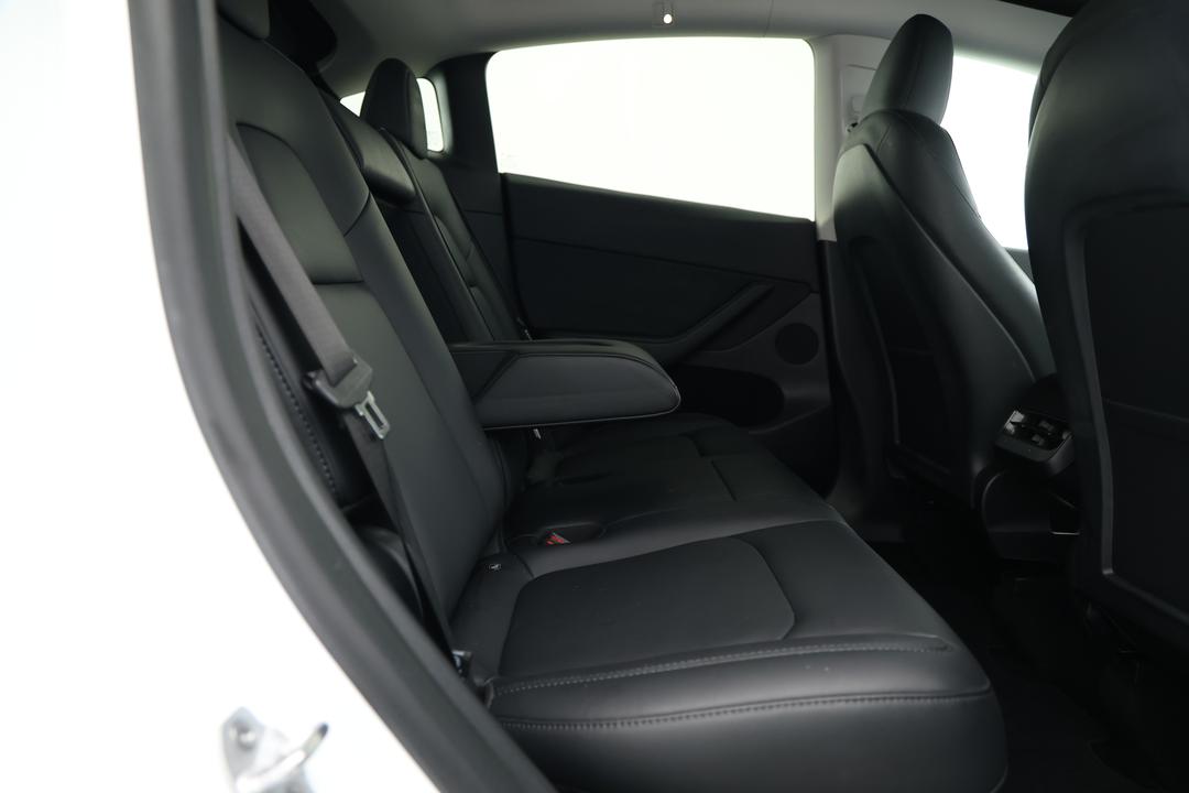 2023 Tesla Model Y Rear-wheel Drive, Automatic, 37272 km, Right Side Rear Door Cabin View