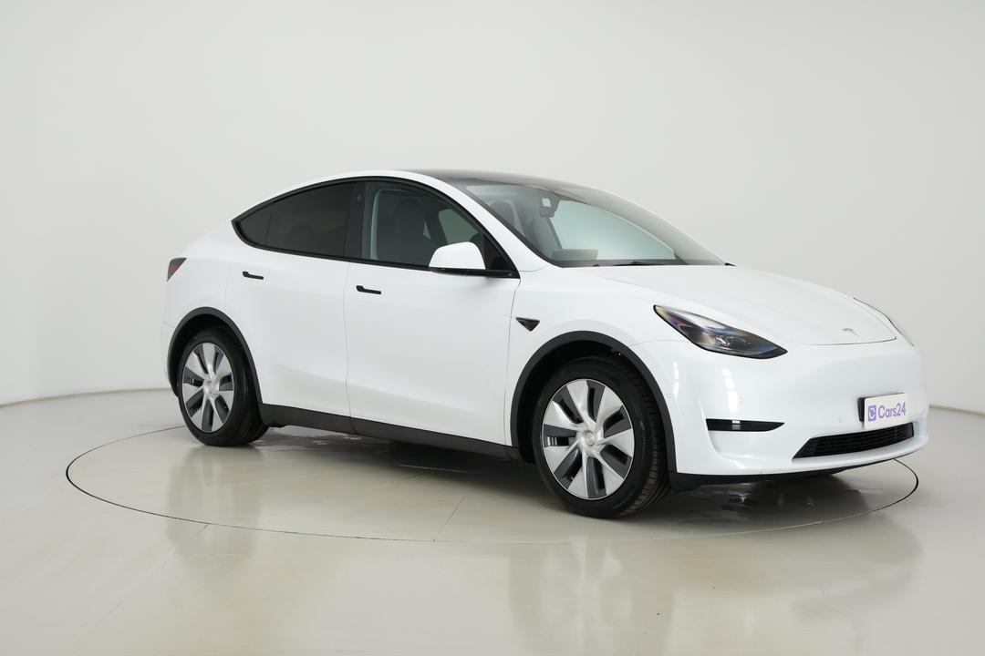 2023 Tesla Model Y Rear-wheel Drive, Automatic, 37272 km, Right Front Diagonal (45- Degree) View