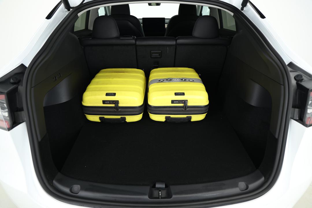 2023 Tesla Model Y Rear-wheel Drive, Automatic, 37272 km, Boot Inside View with Luggage