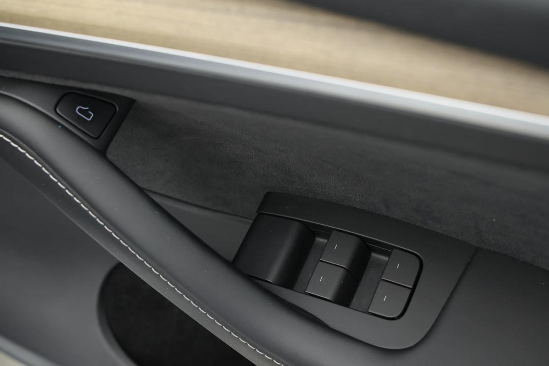 2023 Tesla Model Y Rear-wheel Drive, Automatic, 37272 km, Drivers Side Door Panel Controls