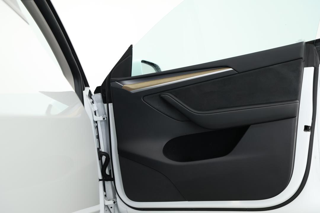 2023 Tesla Model Y Rear-wheel Drive, Automatic, 37272 km, Speaker View