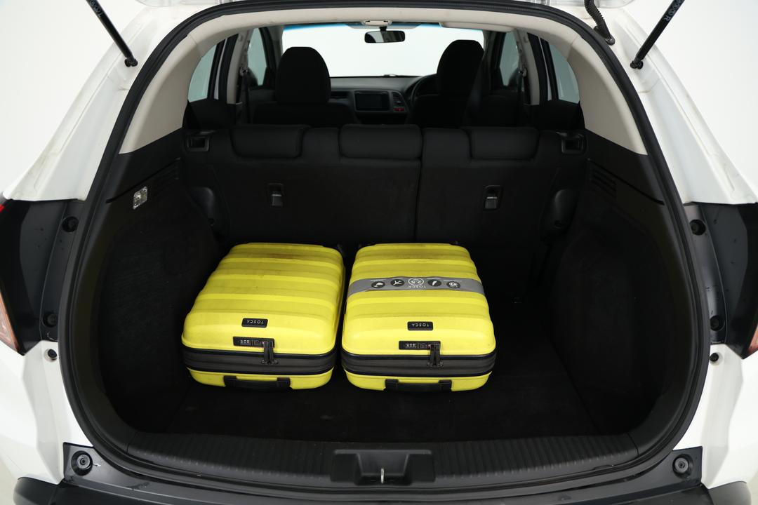 2017 Honda HR-V Vti, Automatic, 109566 km, Boot Inside View with Luggage