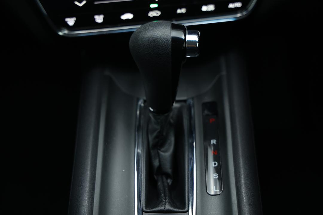 2017 Honda HR-V Vti, Automatic, 109566 km, Gear Lever 