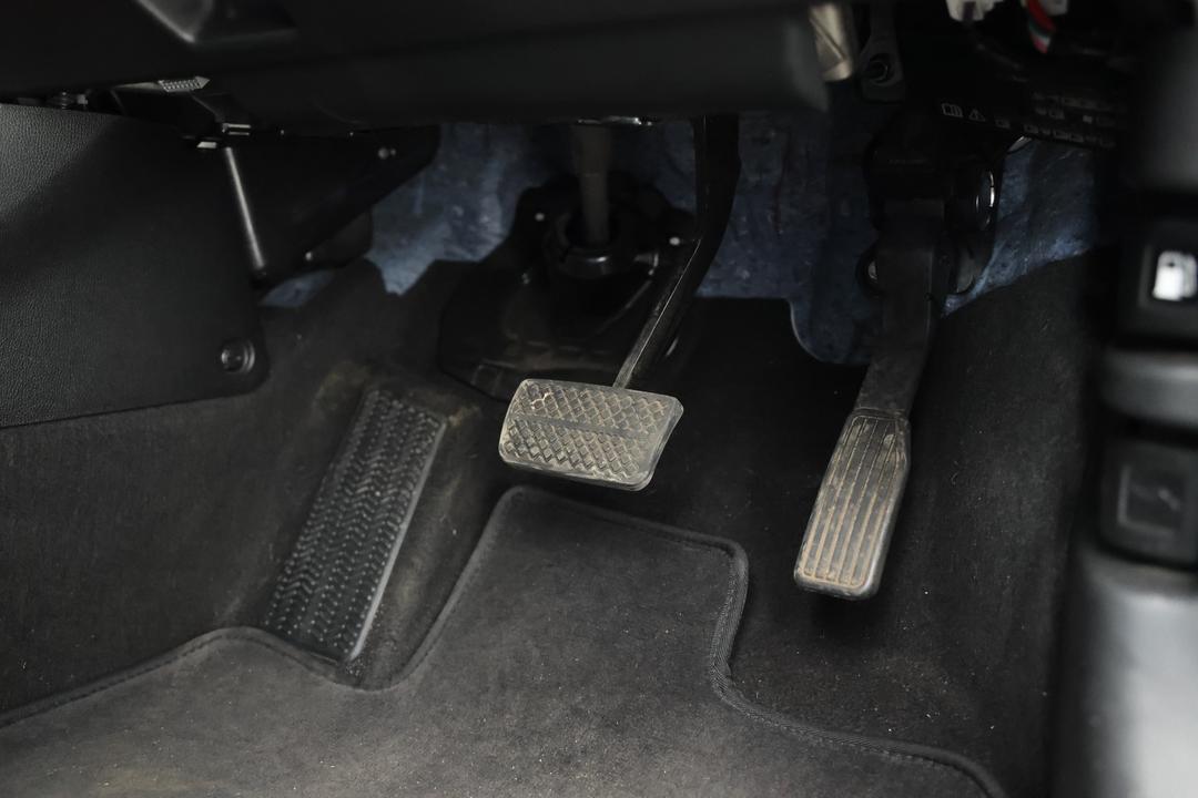 2017 Honda HR-V Vti, Automatic, 109566 km, Pedals and Footmat