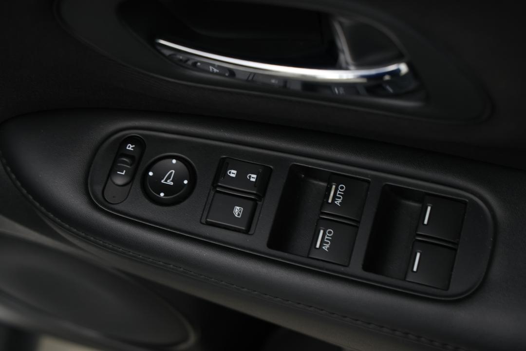 2017 Honda HR-V Vti, Automatic, 109566 km, Drivers Side Door Panel Controls