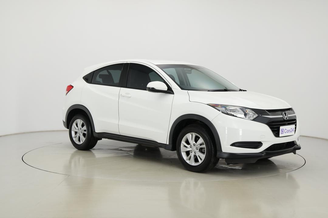 2017 Honda HR-V Vti, Automatic, 109566 km, Right Front Diagonal (45- Degree) View