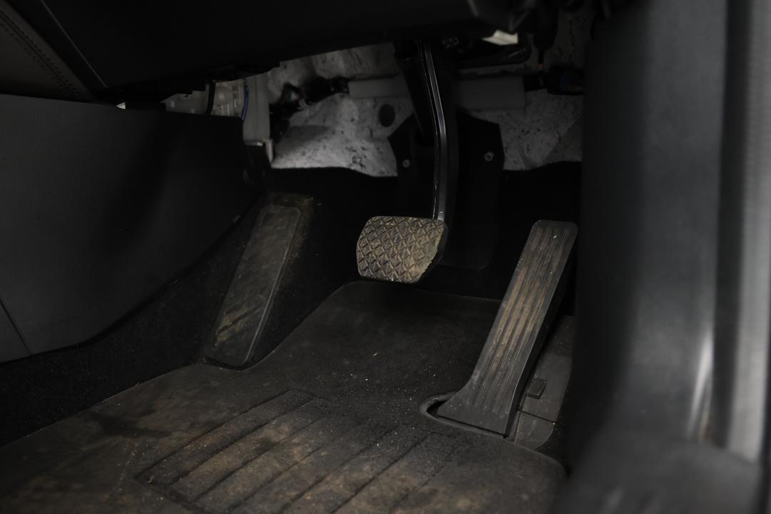 2022 Mazda CX-8 Touring (FWD), Automatic, 34948 km, Pedals and Footmat