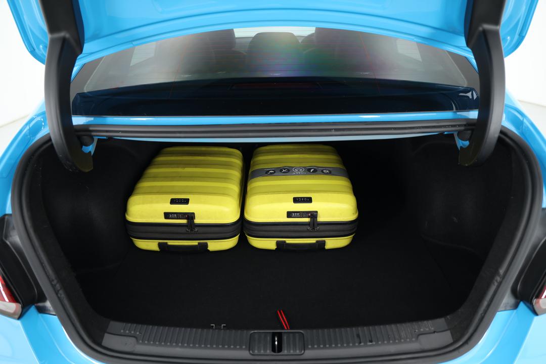 2024 MG Mg5 Essence, Automatic, 34791 km, Boot Inside View with Luggage