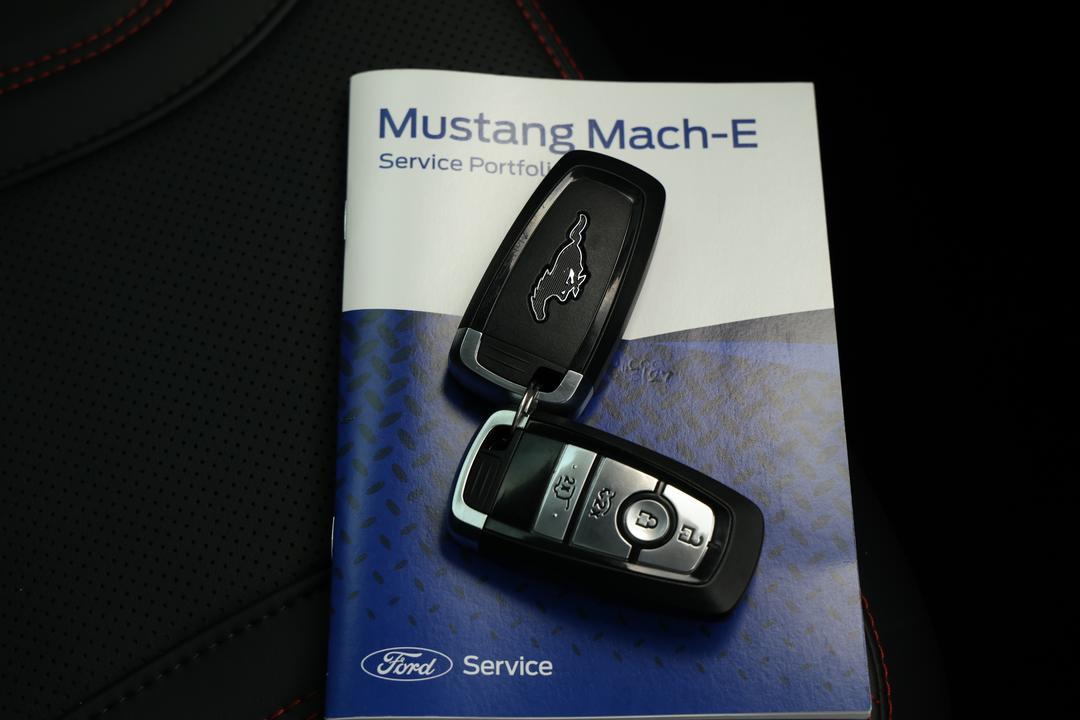 2023 Ford Mustang Mach-e Premium, Automatic, 15443 km, Interior Sunroof/Moonroof