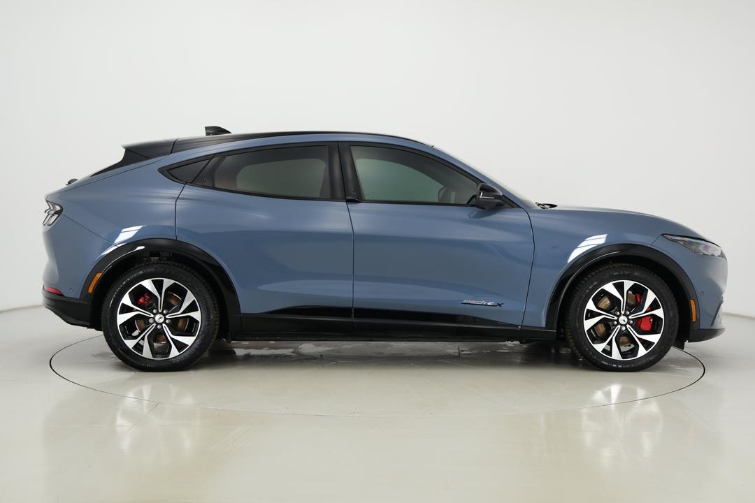 2023 Ford Mustang Mach-e Premium, Automatic, 15443 km, Right Side View