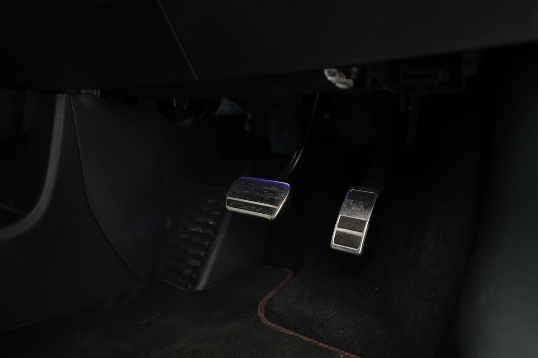 2023 Ford Mustang Mach-e Premium, Automatic, 15443 km, Drivers Side Adjustment Panel