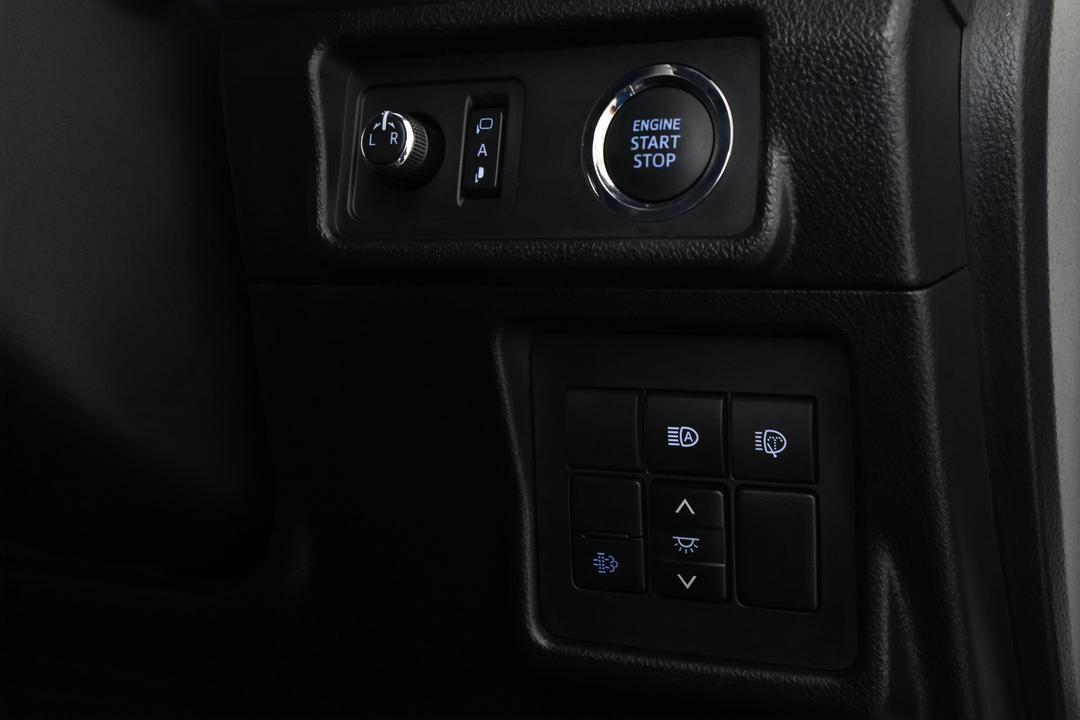 2021 Toyota Landcruiser Prado Vx, Automatic, 80408 km, Right Side Front Door Cabin View
