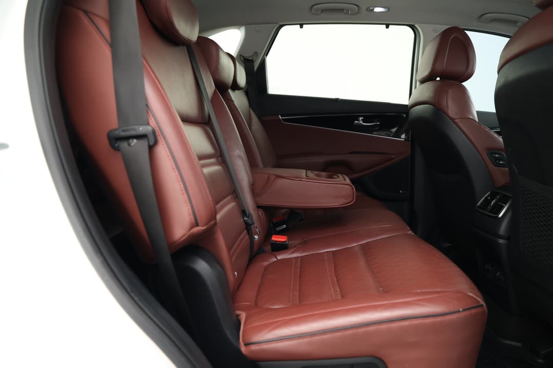 2017 Kia Sorento Gt-line (4x4), Automatic, 153567 km, Right Side Rear Door Cabin View