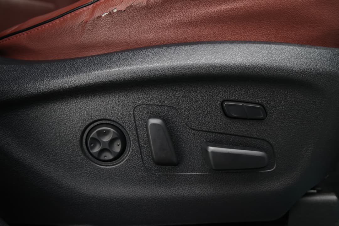 2017 Kia Sorento Gt-line (4x4), Automatic, 153567 km, Drivers Side Adjustment Panel