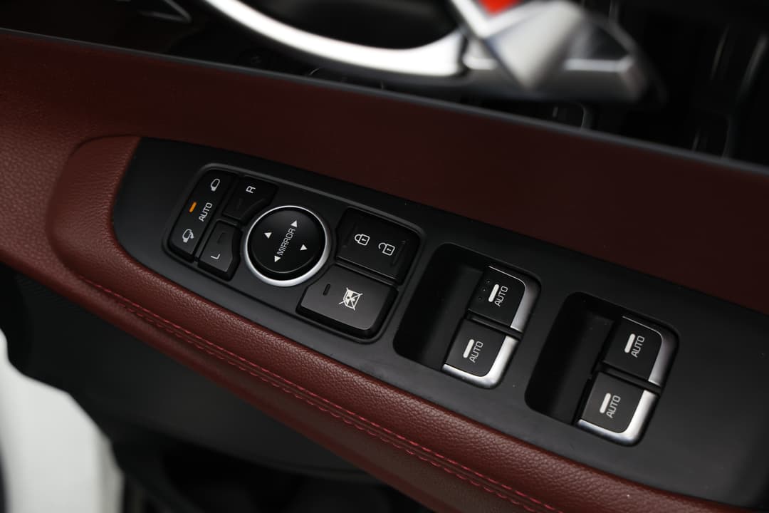 2017 Kia Sorento Gt-line (4x4), Automatic, 153567 km, Drivers Side Door Panel Controls